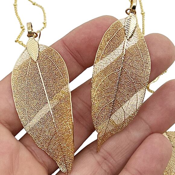 Gold tone Leaf Necklace & Earring Jewelry Set Elegant Nature-Inspired Design - Picture 3 of 10
